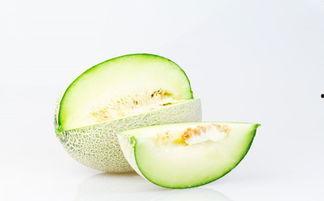 江西女子吃哈密瓜,美味又营养！