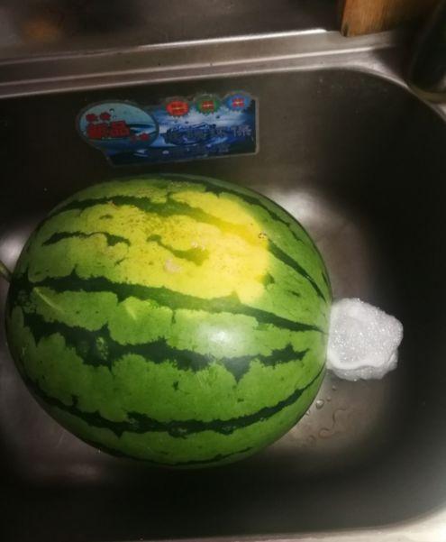 吃变质瓜,揭秘变质瓜的危害与防范