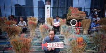 朝阳广场吃瓜群众,吃瓜群众的热闹现场