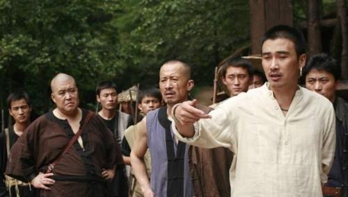 土匪爱上小伙吃瓜,一段匪气与纯真的甜蜜邂逅